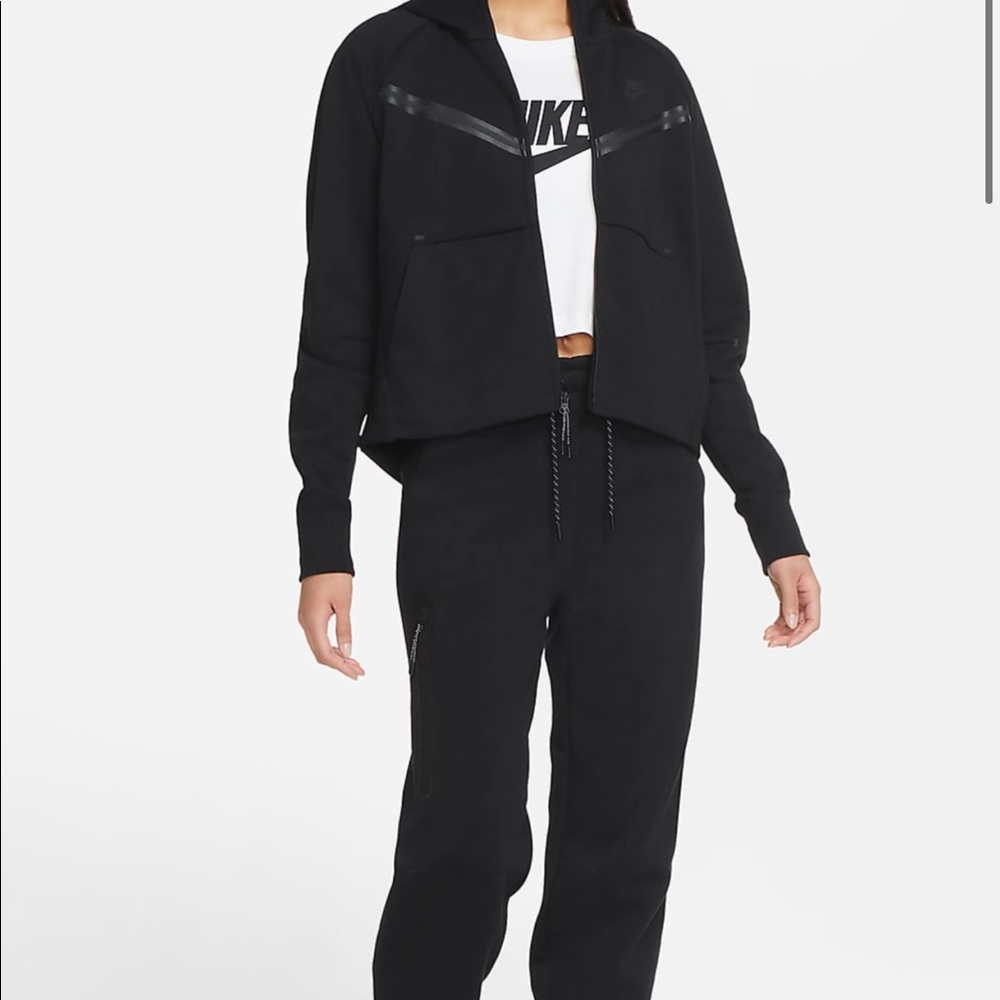 Nike Tech Jogging Suit